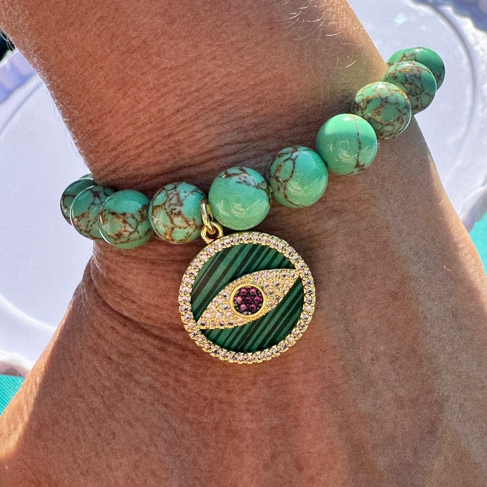 Green Beaded Evil Eye Pendant Necklace - Picture 3 of 4
